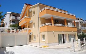 Ciovo Apartments